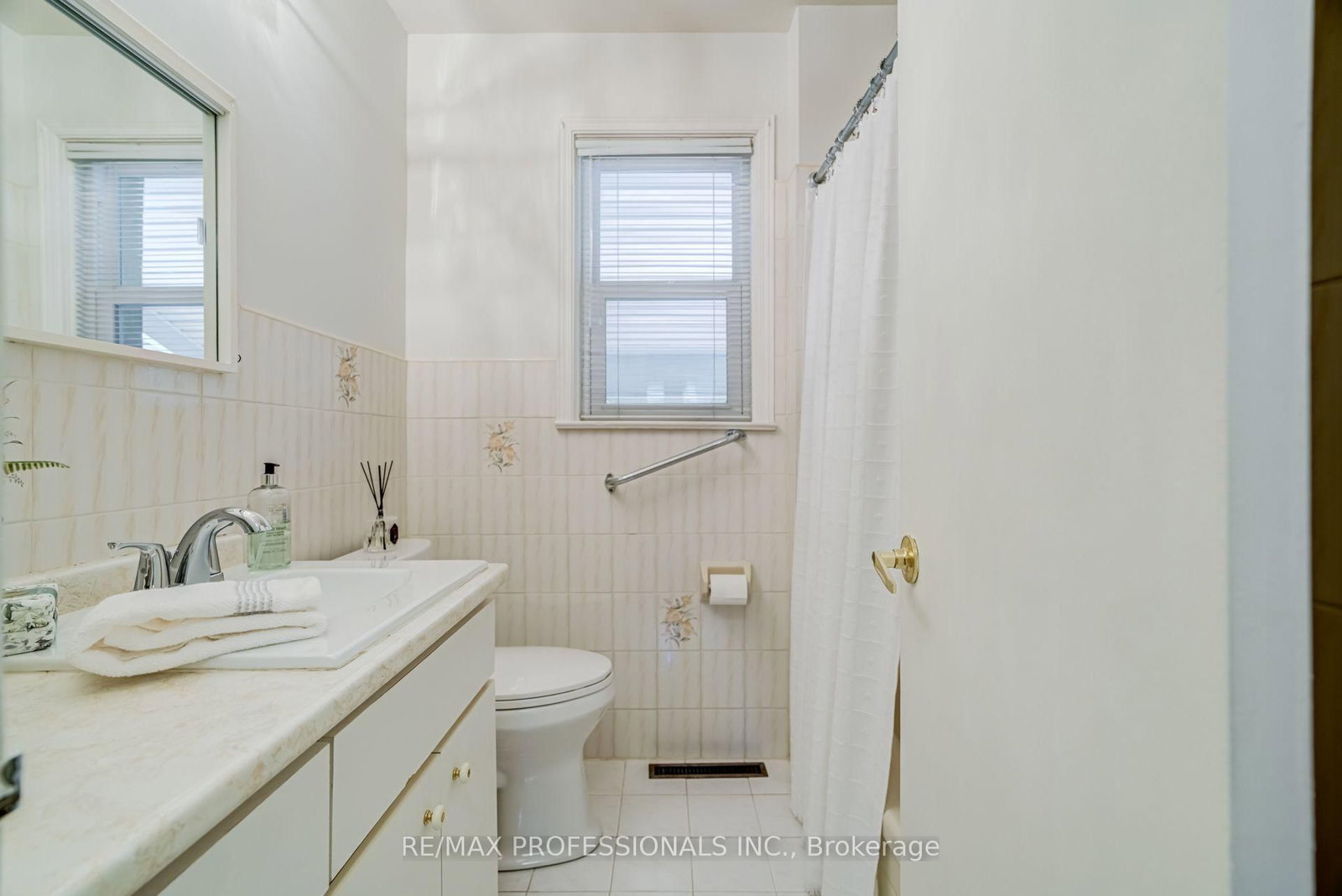 48 Genthorn Avenue • Toronto, ON photo 32