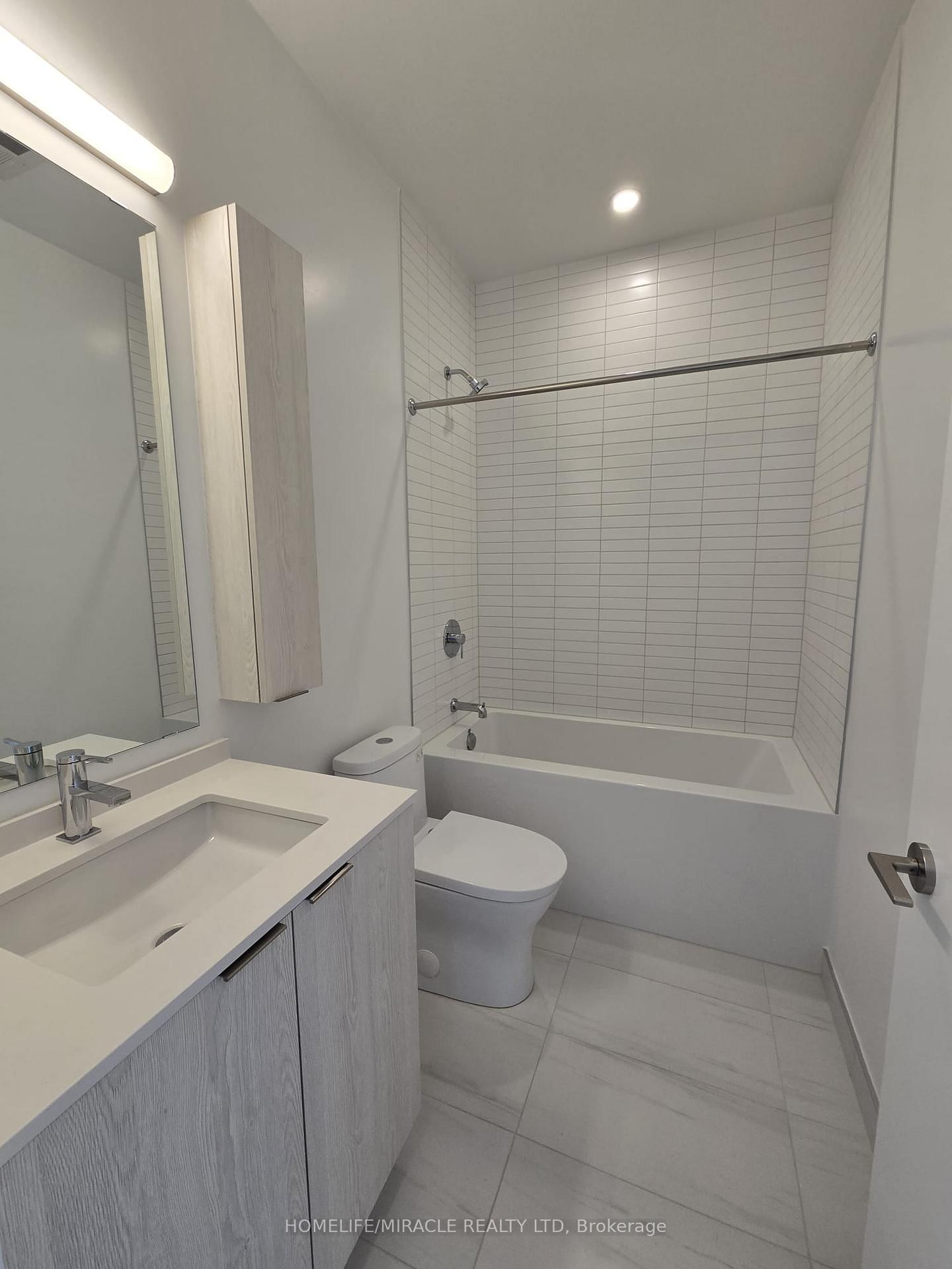 1715-86 Dundas St, Mississauga, view 11