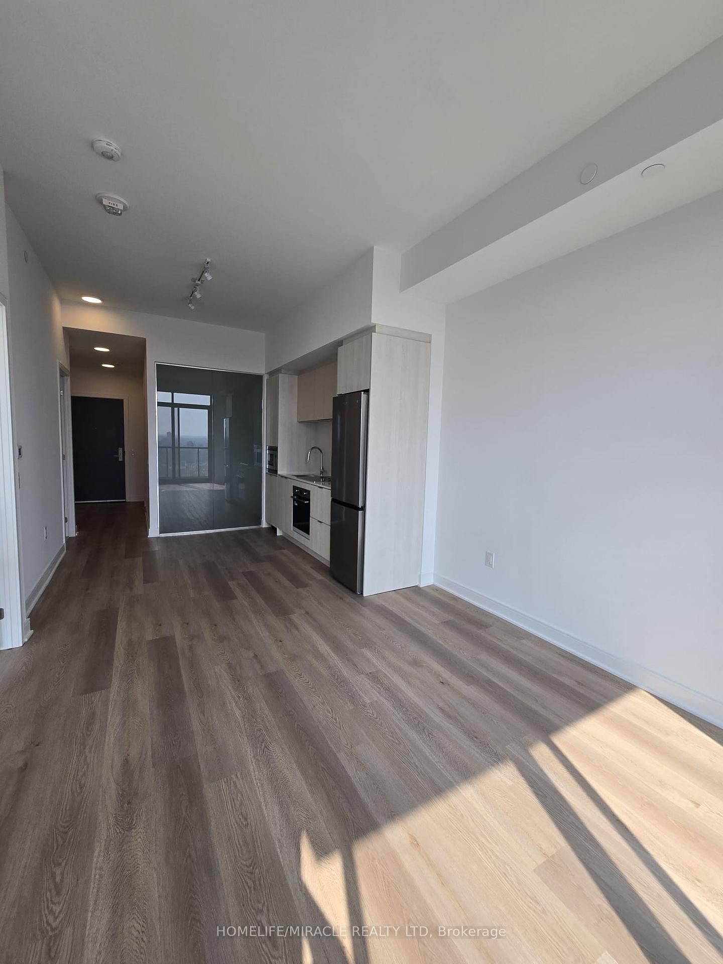 1715-86 Dundas St, Mississauga, view 2