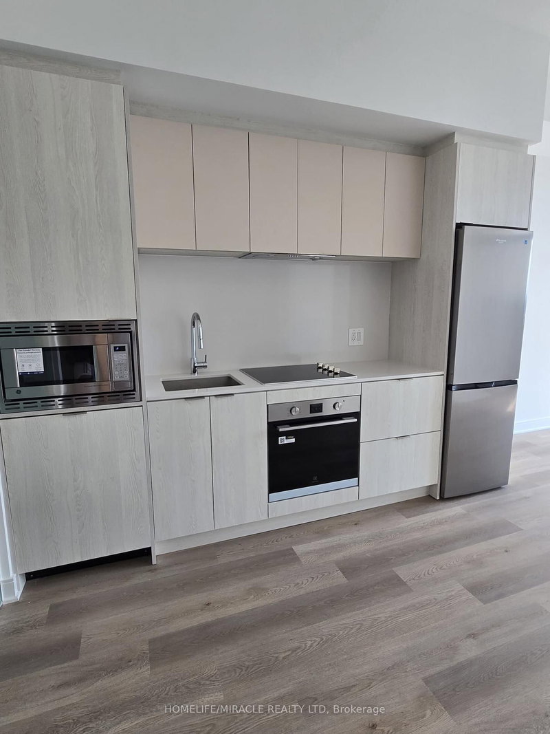 1715 - 86 Dundas Street E