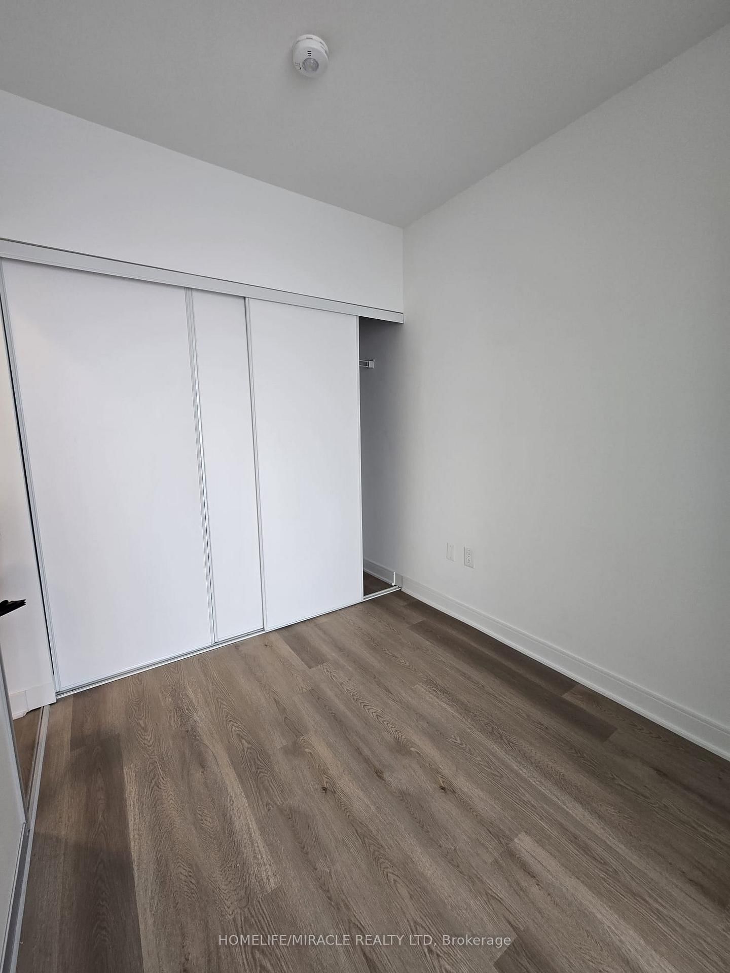 1715-86 Dundas St, Mississauga, view 6