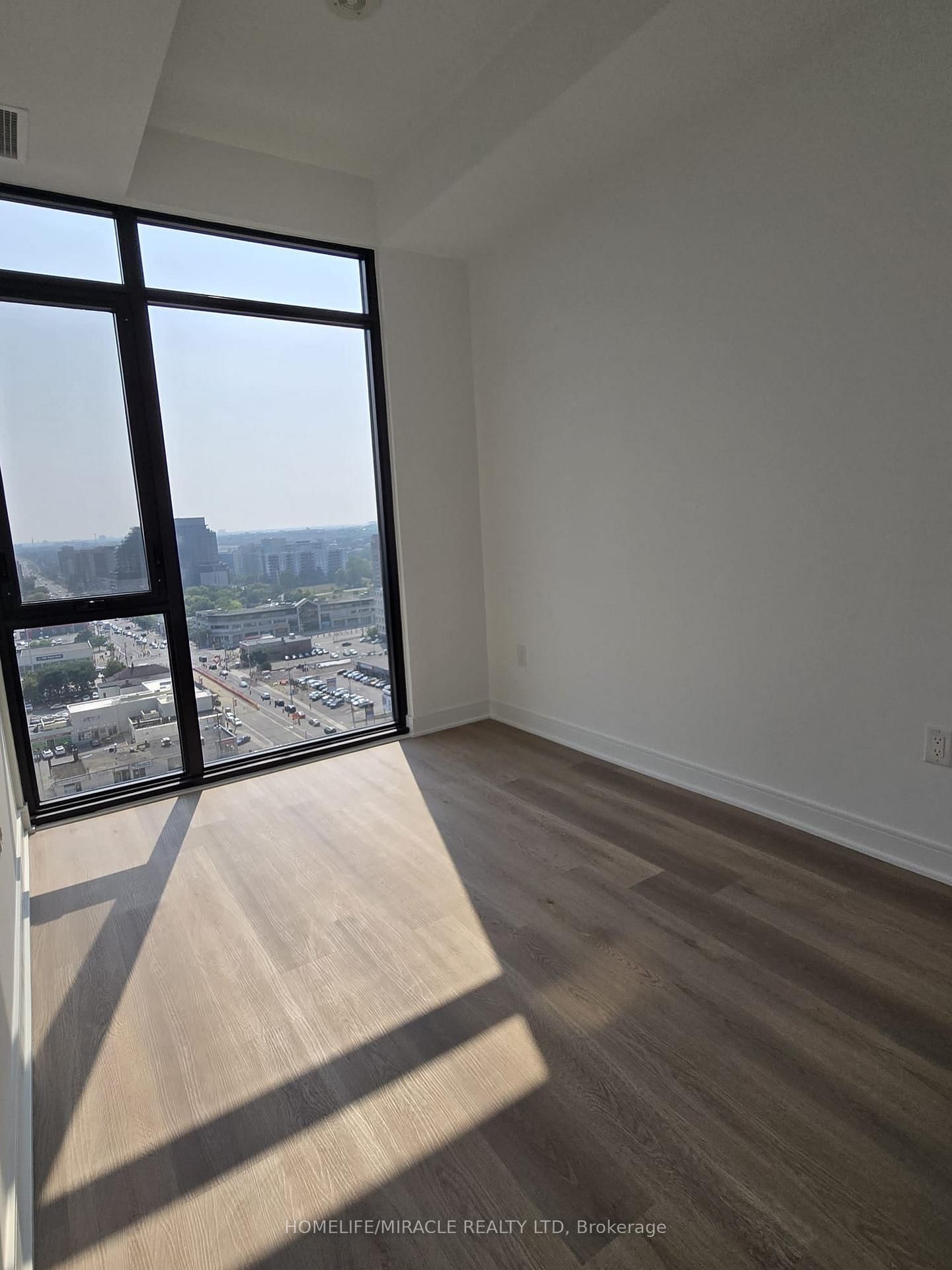 1715-86 Dundas St, Mississauga, view 9
