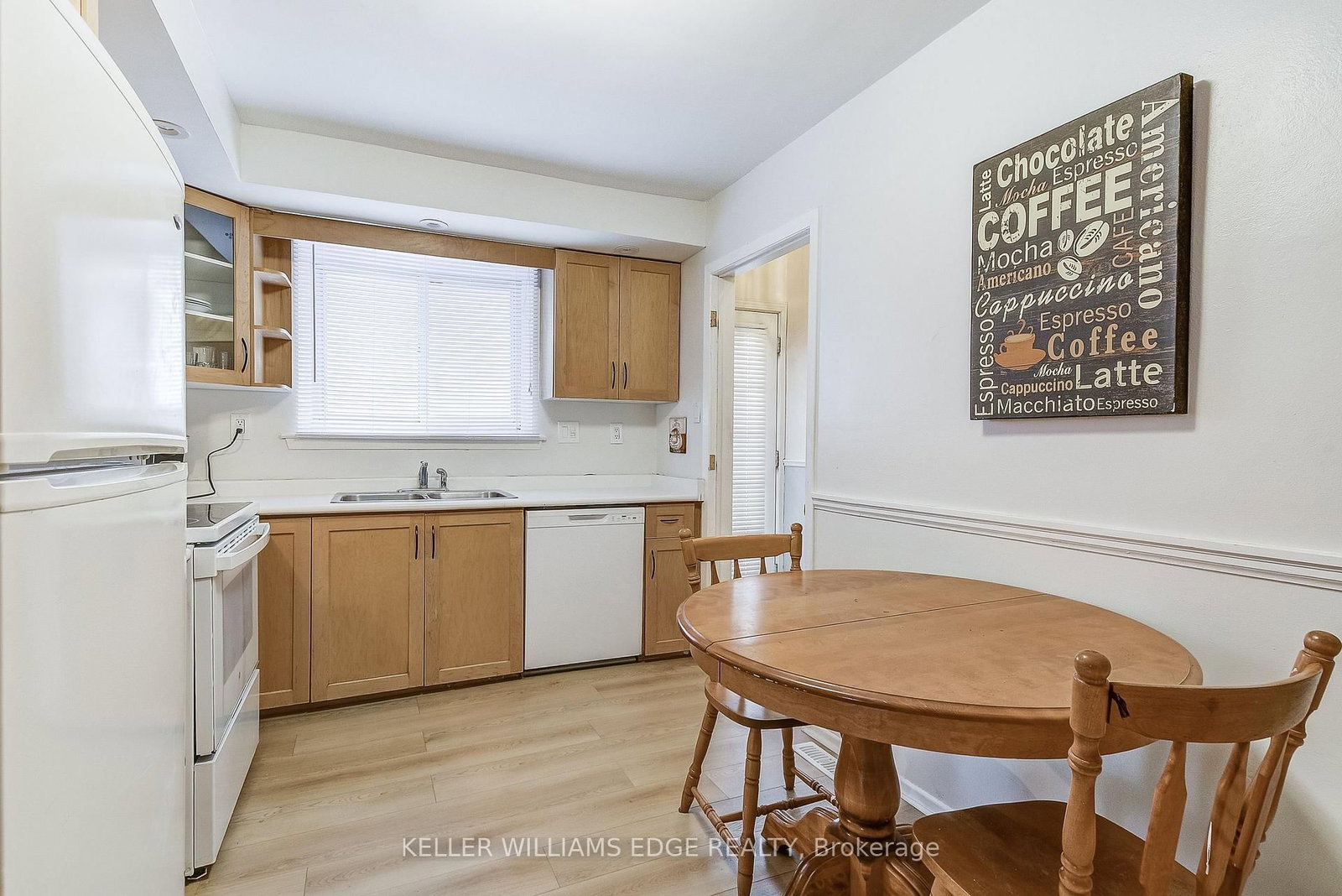 2145 Sandringham Drive • Burlington, ON photo 8