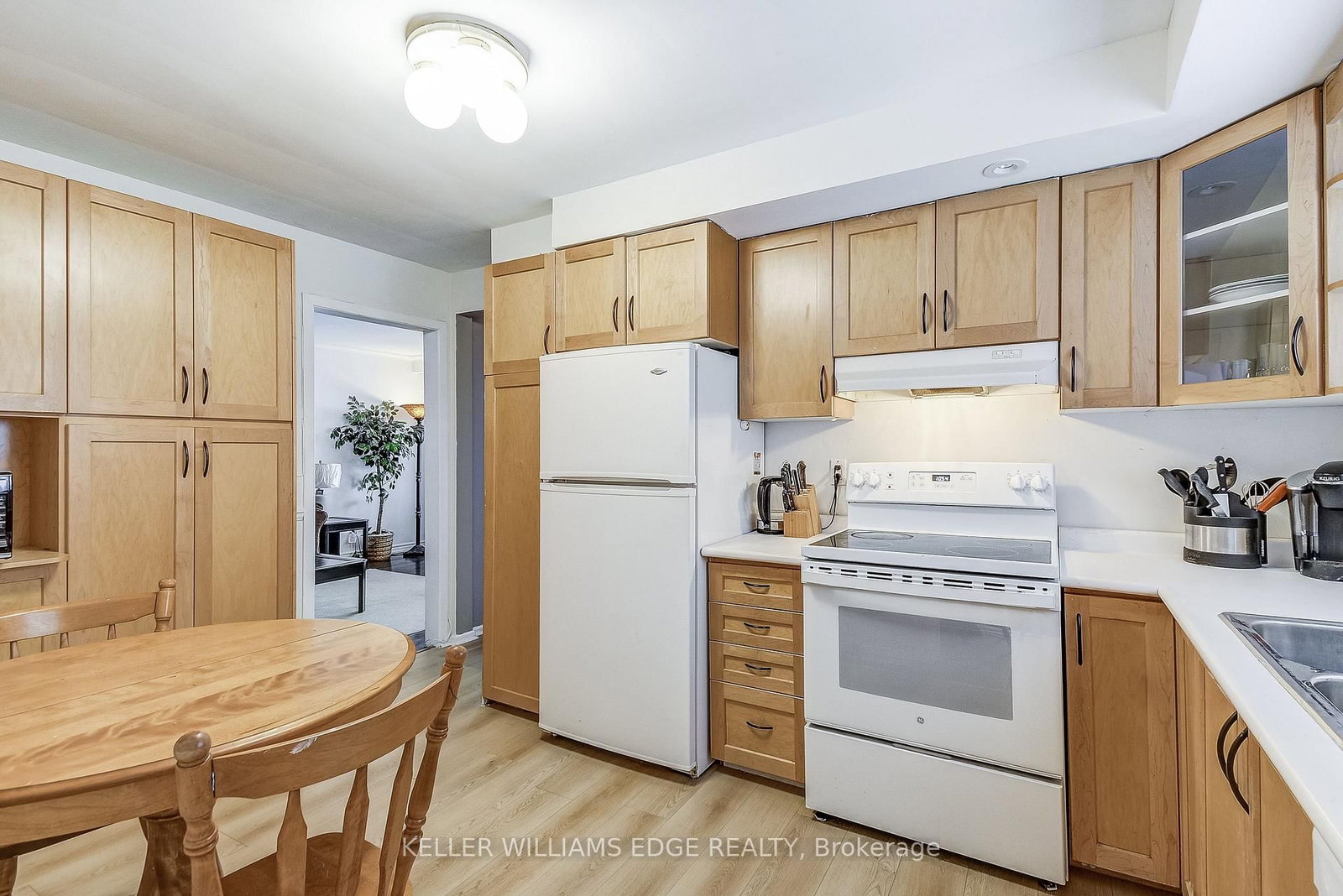 2145 Sandringham Drive • Burlington, ON photo 9