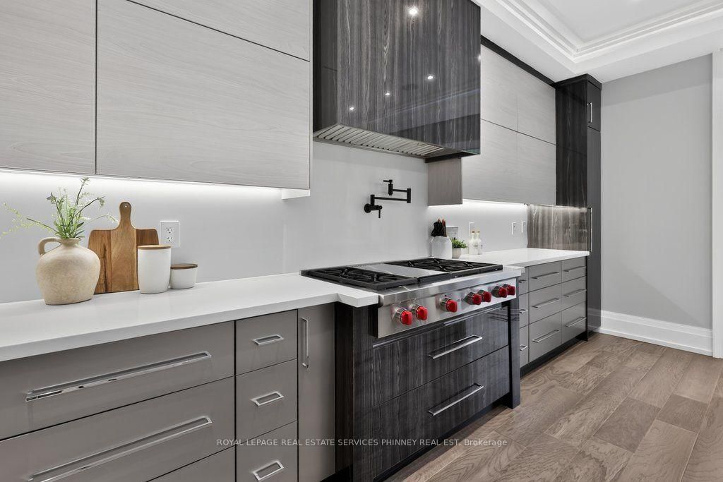 533 Carson Lane • Oakville, ON photo 14