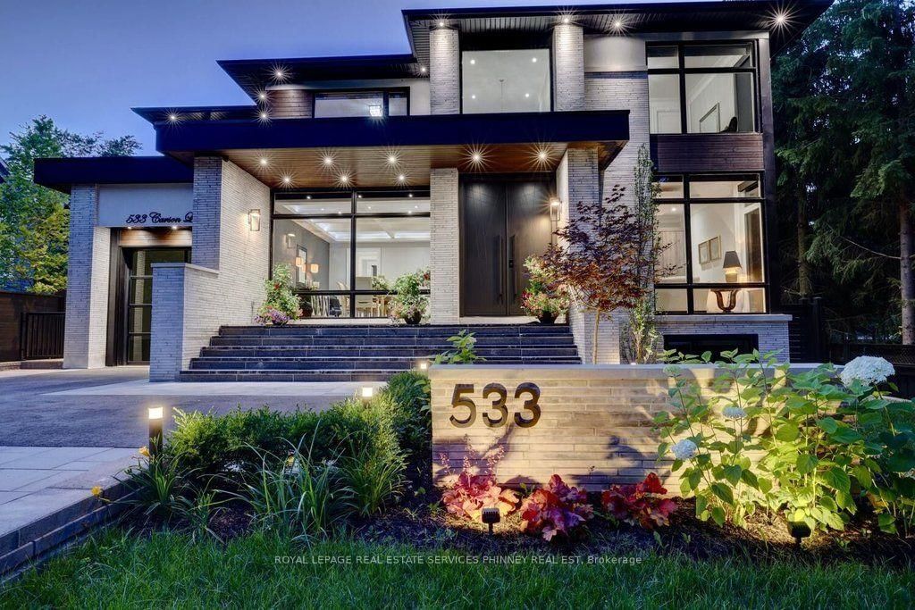 533 Carson Lane • Oakville, ON photo 3