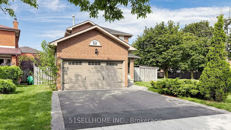 846 Savoy Crescent