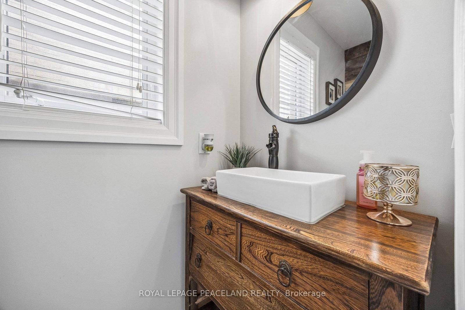 53 Senator Way • Caledon, ON photo 8