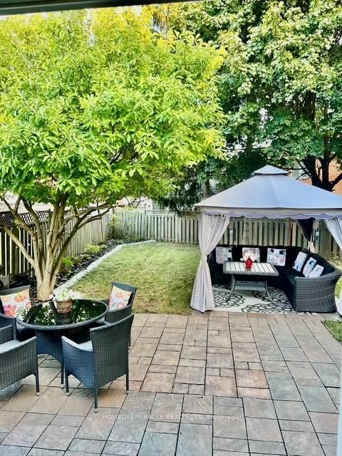 82 Ready Court • Brampton, ON photo 2