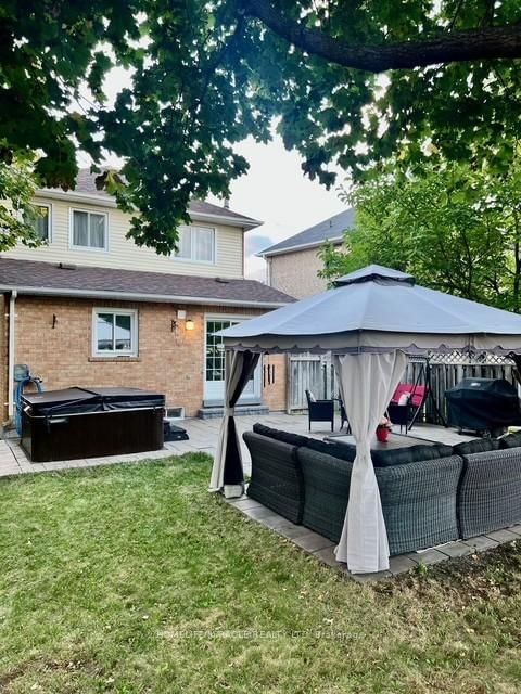 82 Ready Court • Brampton, ON photo 7