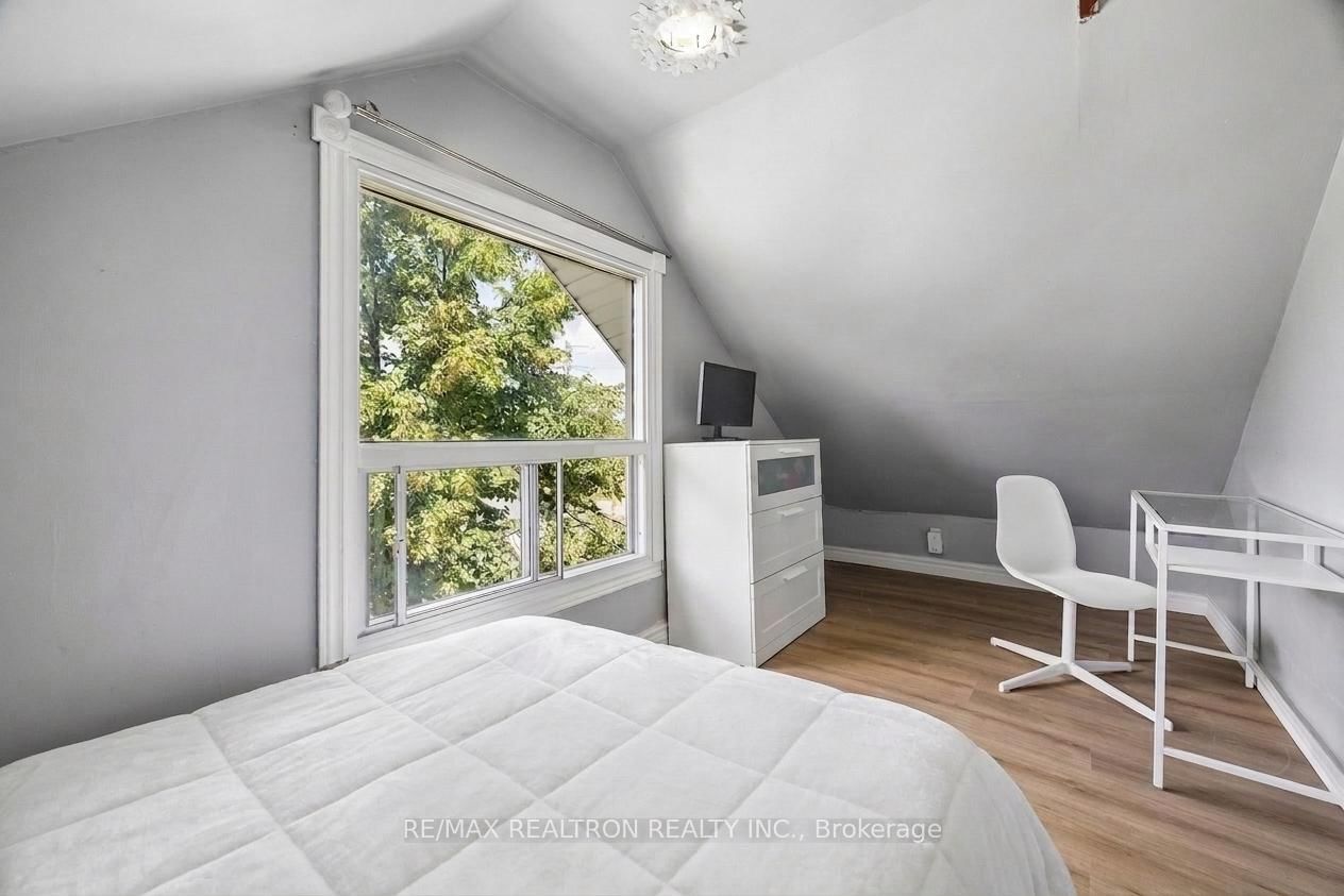 7 Sykes Avenue • Toronto, ON photo 16