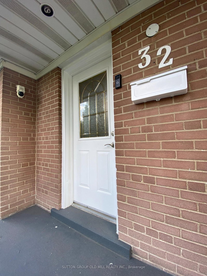 32 Hagersville Court