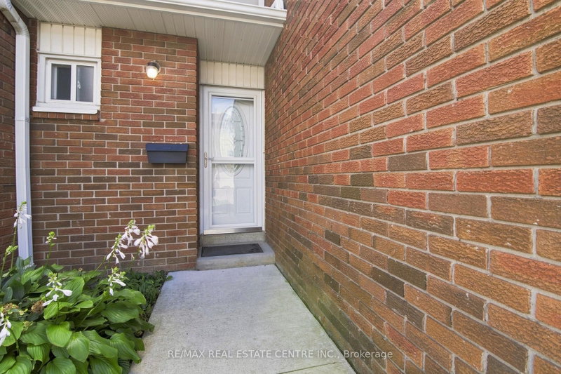 49 - 44 Franklin Court