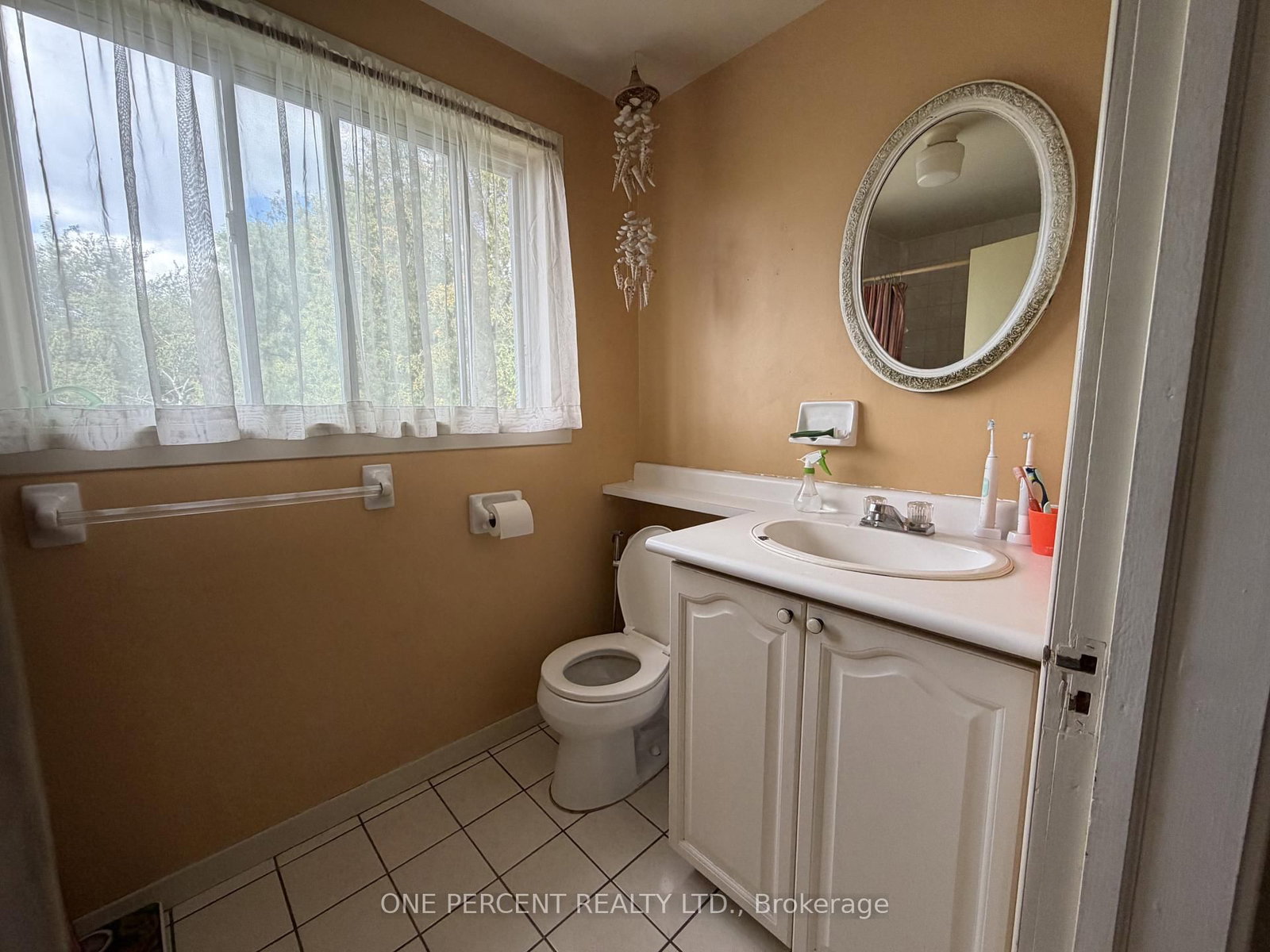 112 Yore Road • Toronto, ON photo 11