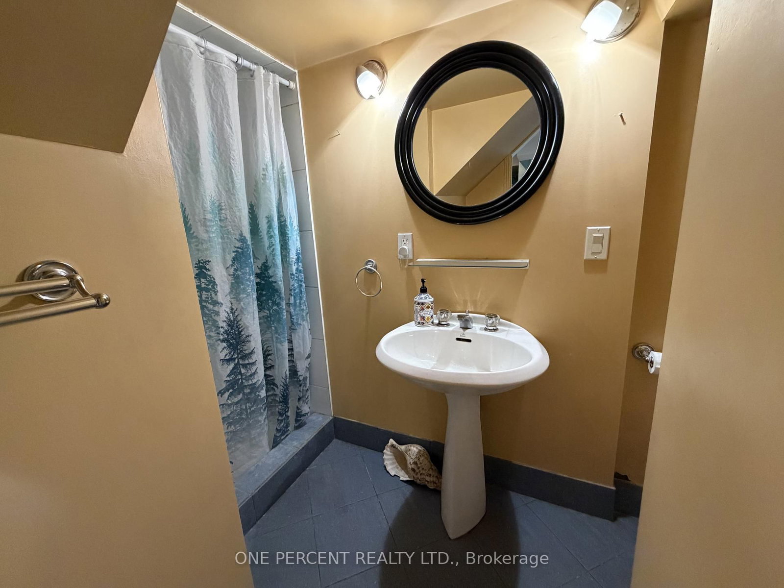 112 Yore Road • Toronto, ON photo 15