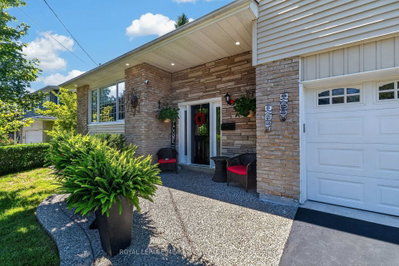 30 Metcalfe Court • Halton Hills, ON photo 4