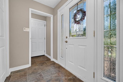 30 Metcalfe Court • Halton Hills, ON photo 5