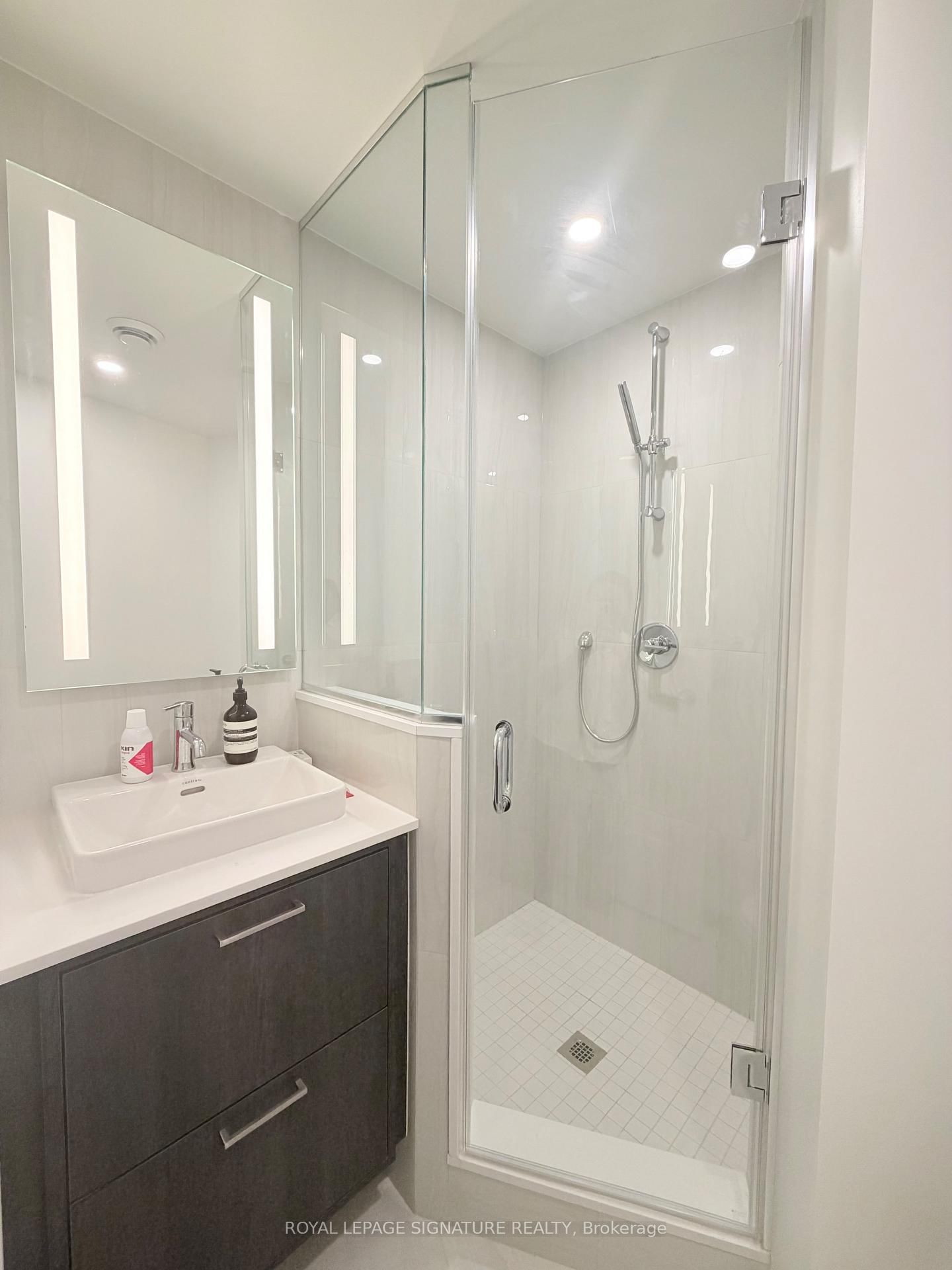 259 The Kingsway • #301 • Toronto, ON photo 5