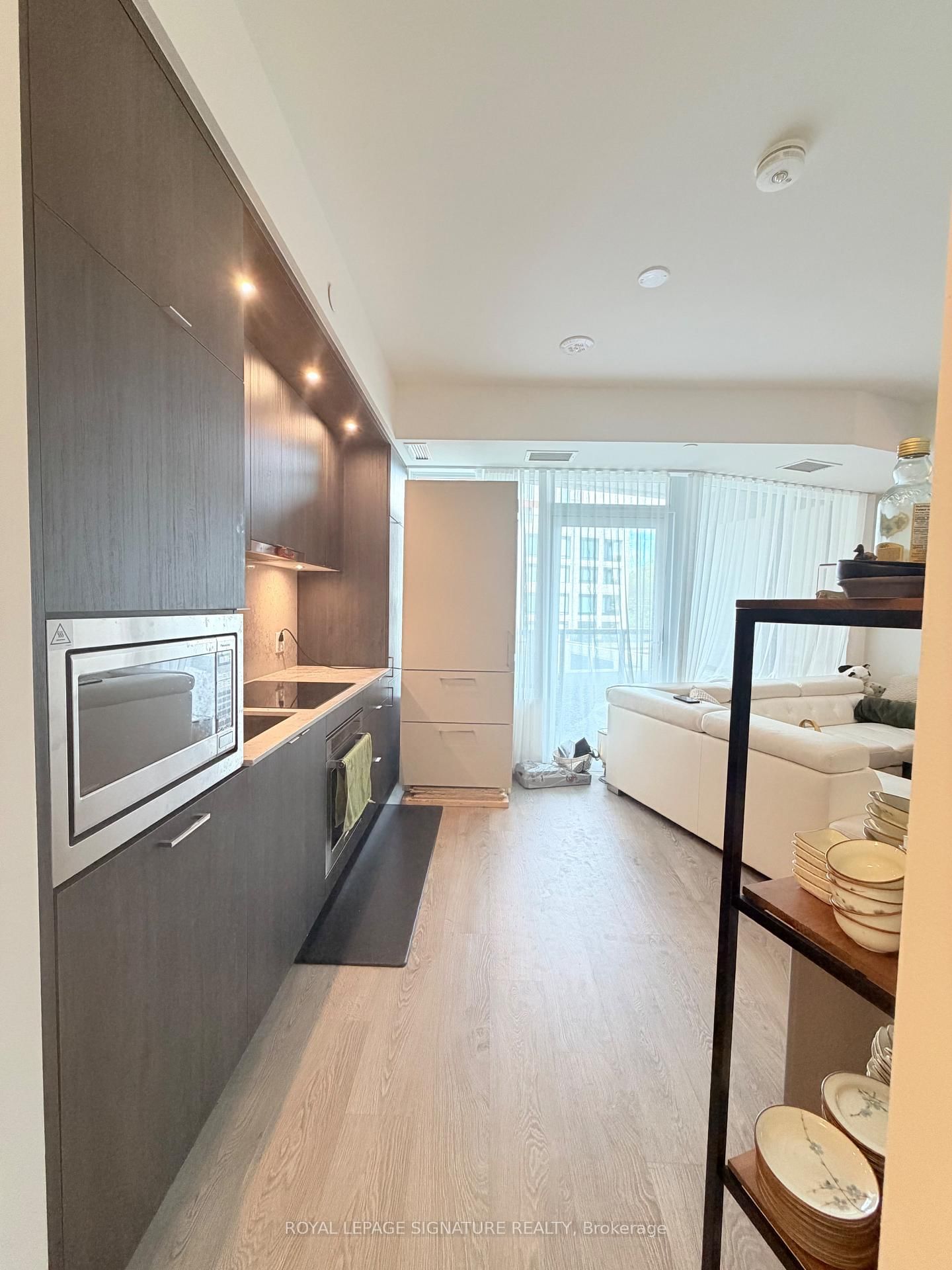 259 The Kingsway • #301 • Toronto, ON photo 6