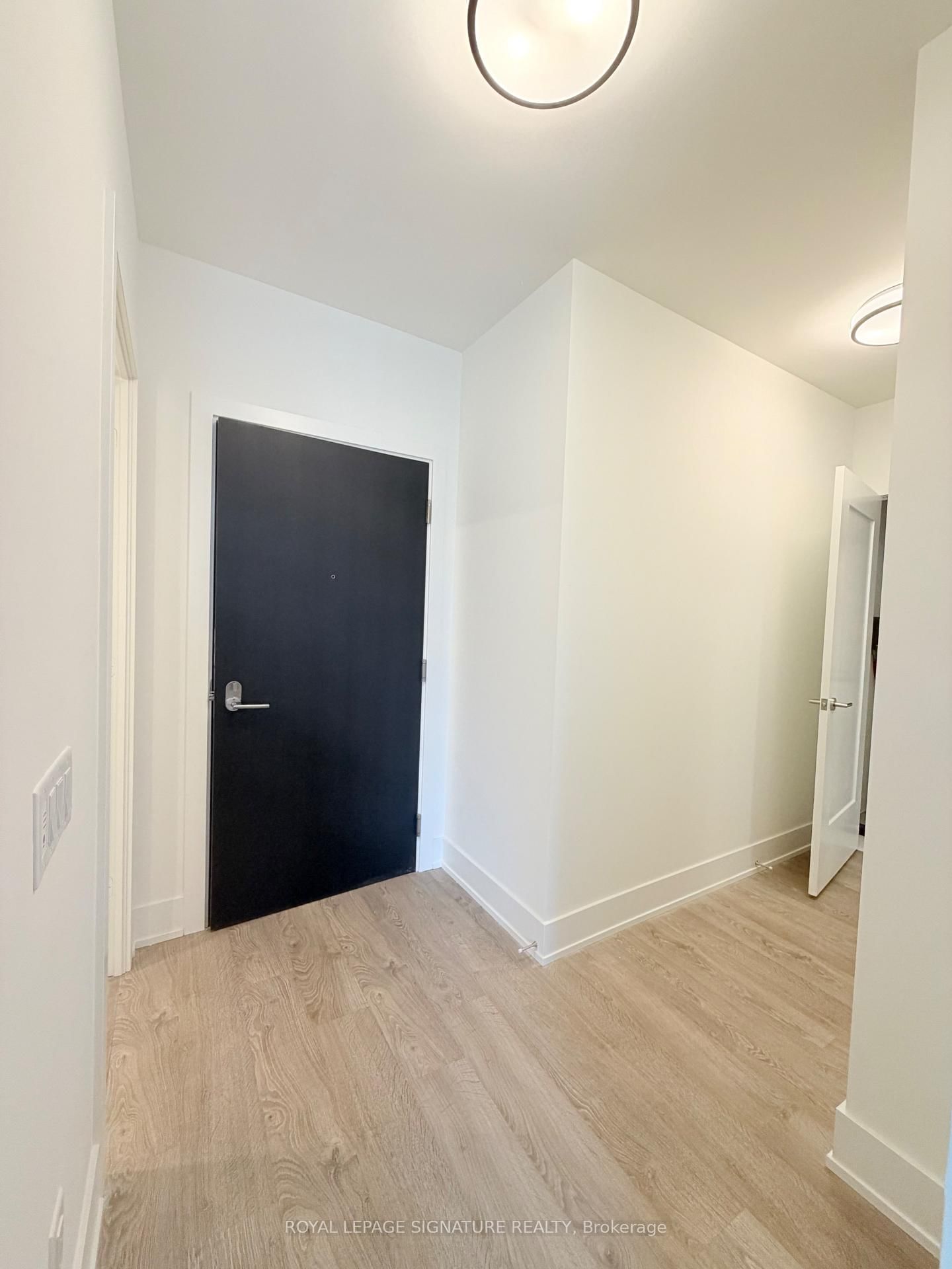 259 The Kingsway • #301 • Toronto, ON photo 8