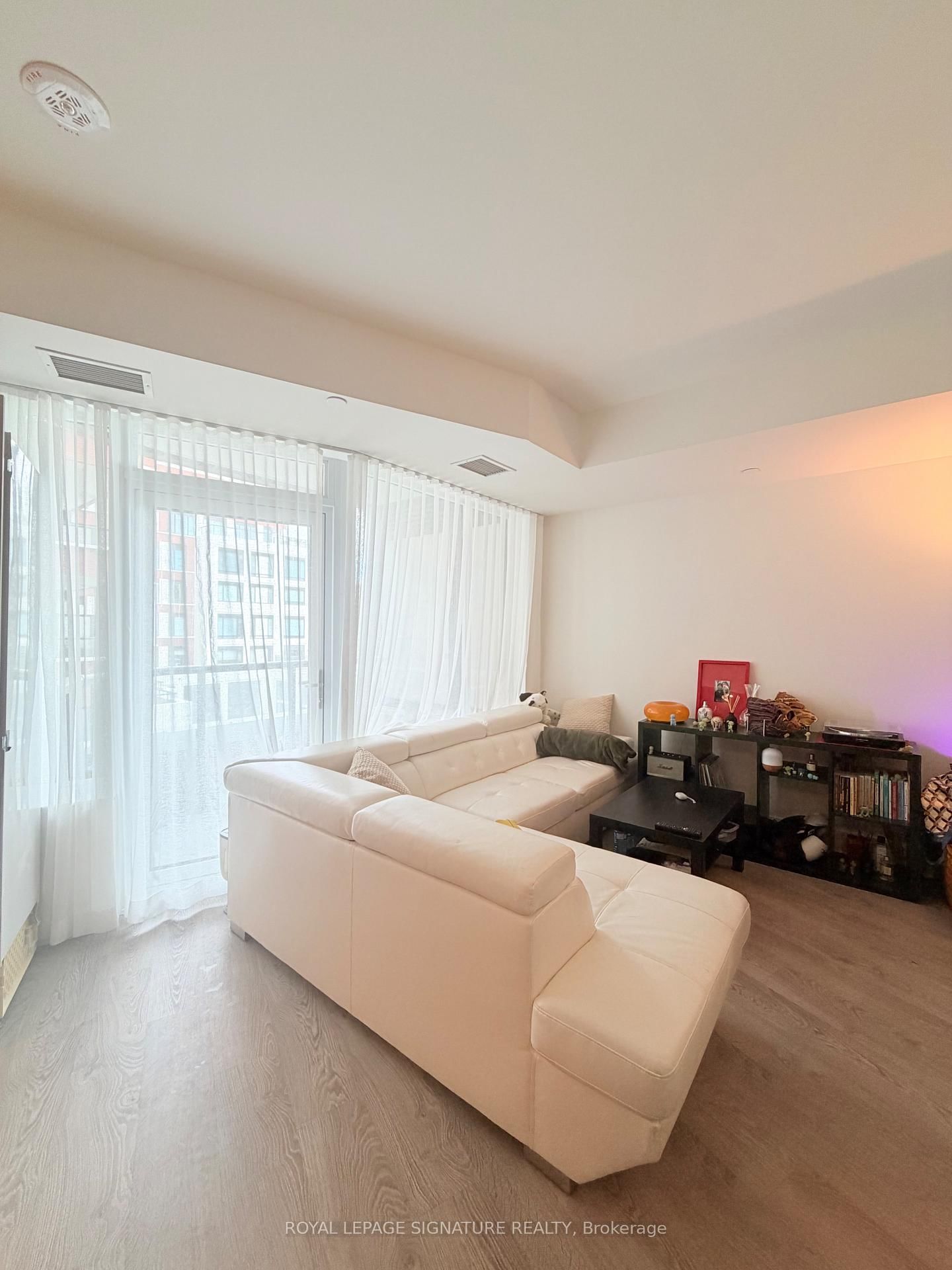 259 The Kingsway • #301 • Toronto, ON photo 9