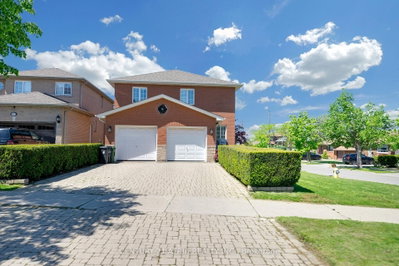 543 Queens Drive • Toronto, ON photo 2