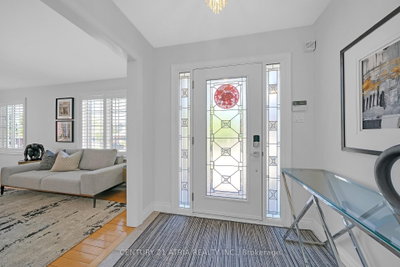 543 Queens Drive • Toronto, ON photo 6