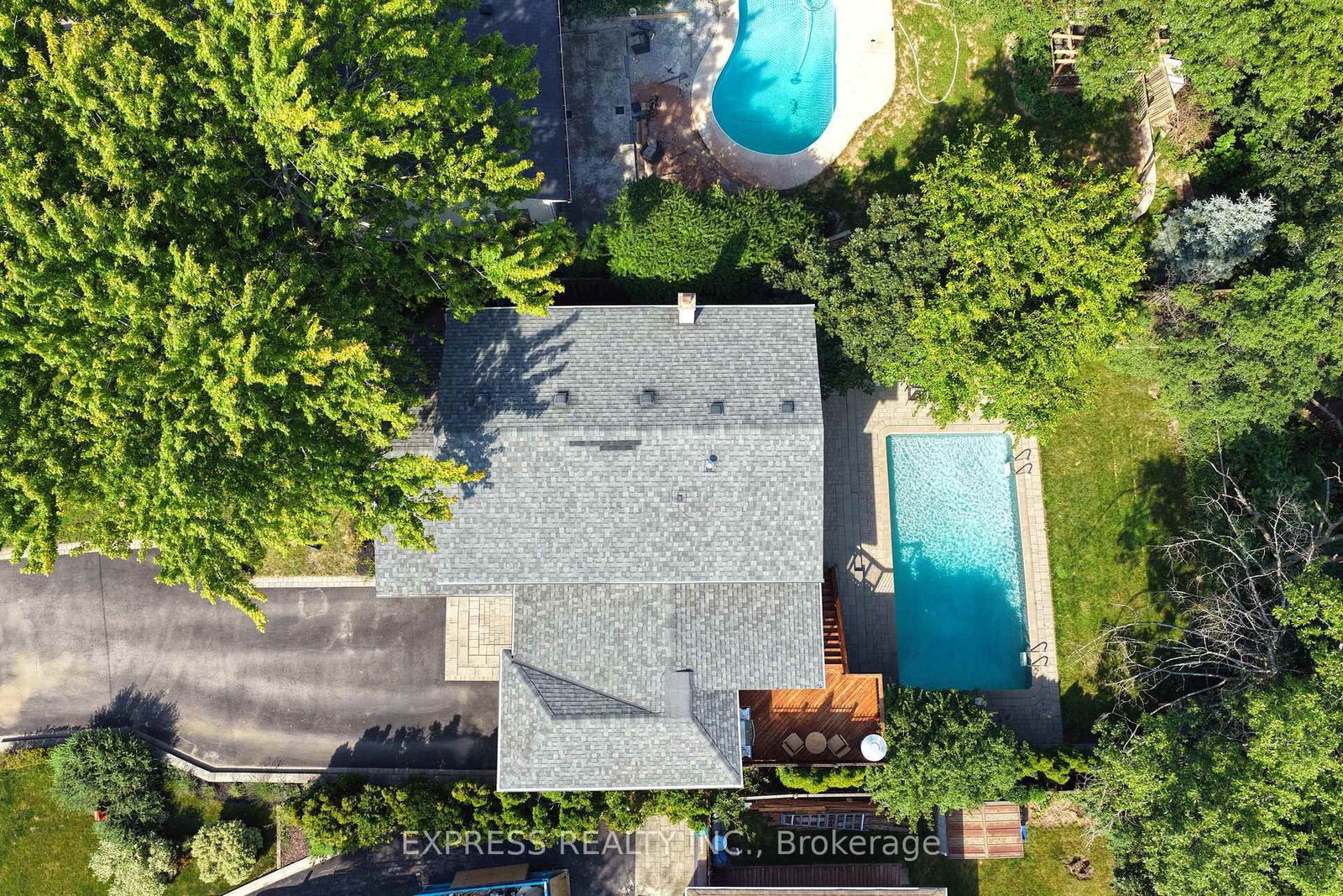 506 Falgarwood Drive • Oakville, ON photo 9