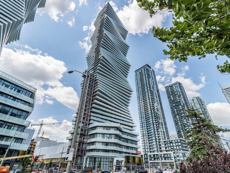 2212 - 3900 Confederation Parkway