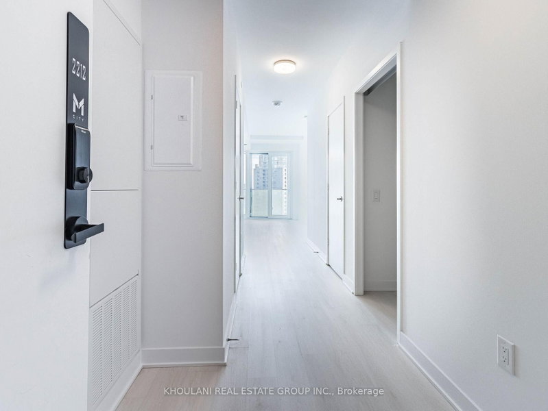 2212 - 3900 Confederation Parkway
