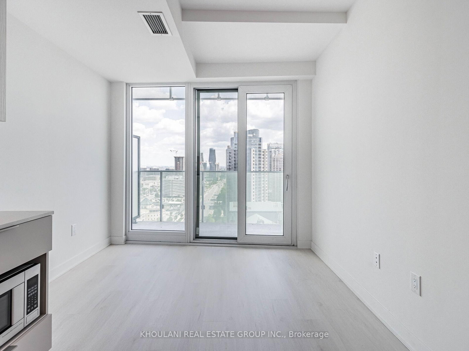 3900 Confederation Parkway • #2212 • Mississauga, ON photo 4