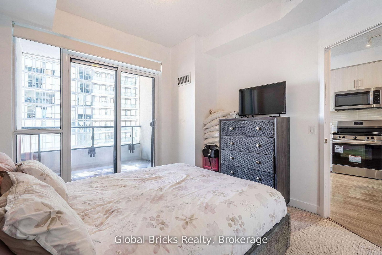 4085 Parkside Village Drive • #1405 • Mississauga, ON photo 17