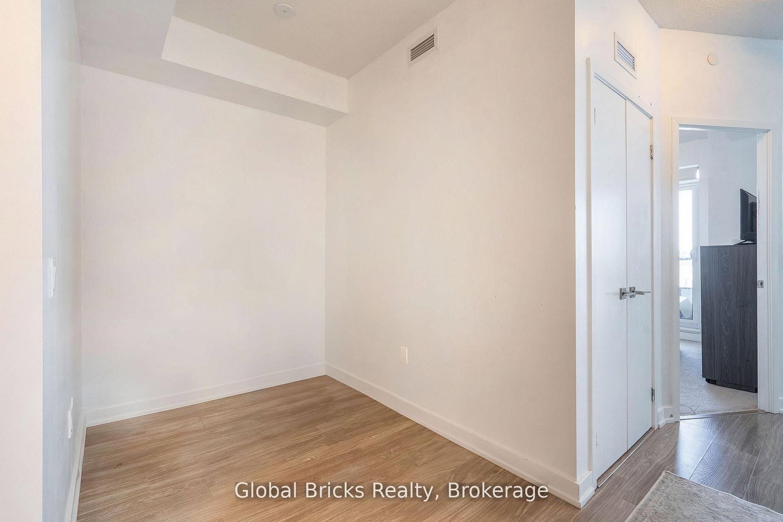 4085 Parkside Village Drive • #1405 • Mississauga, ON photo 9