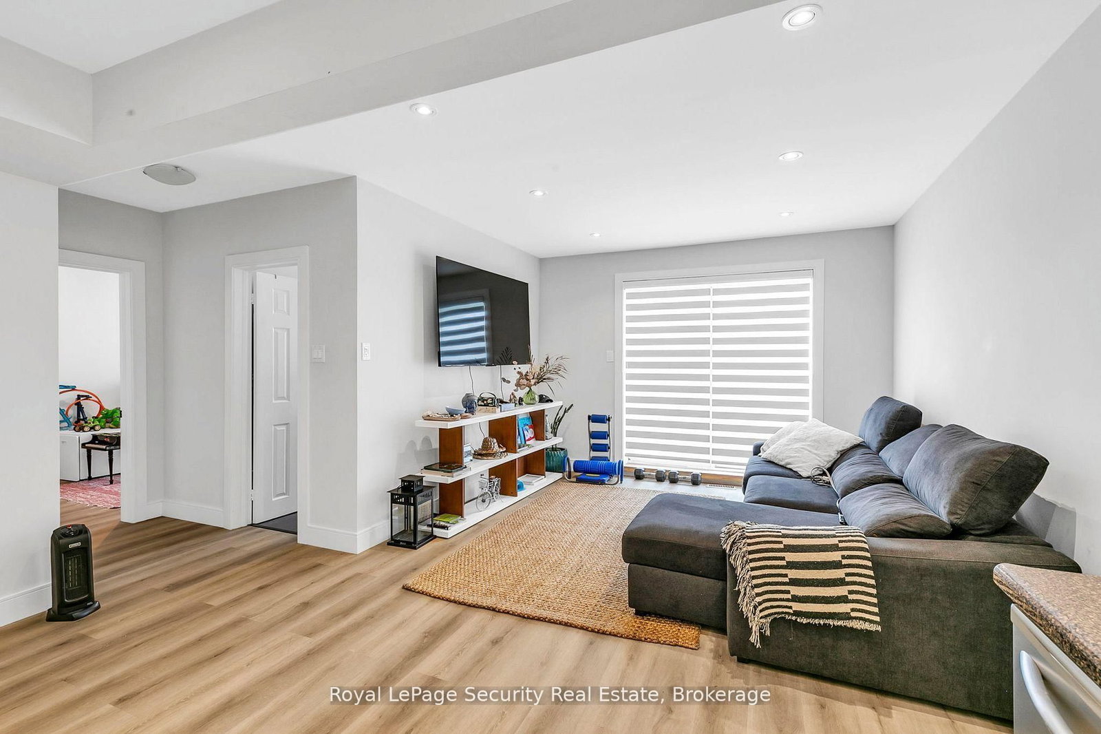251 Thistle Down Boulevard • Toronto, ON photo 19