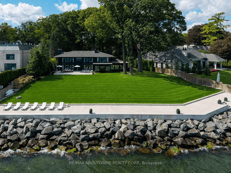 3 Ennisclare Drive E