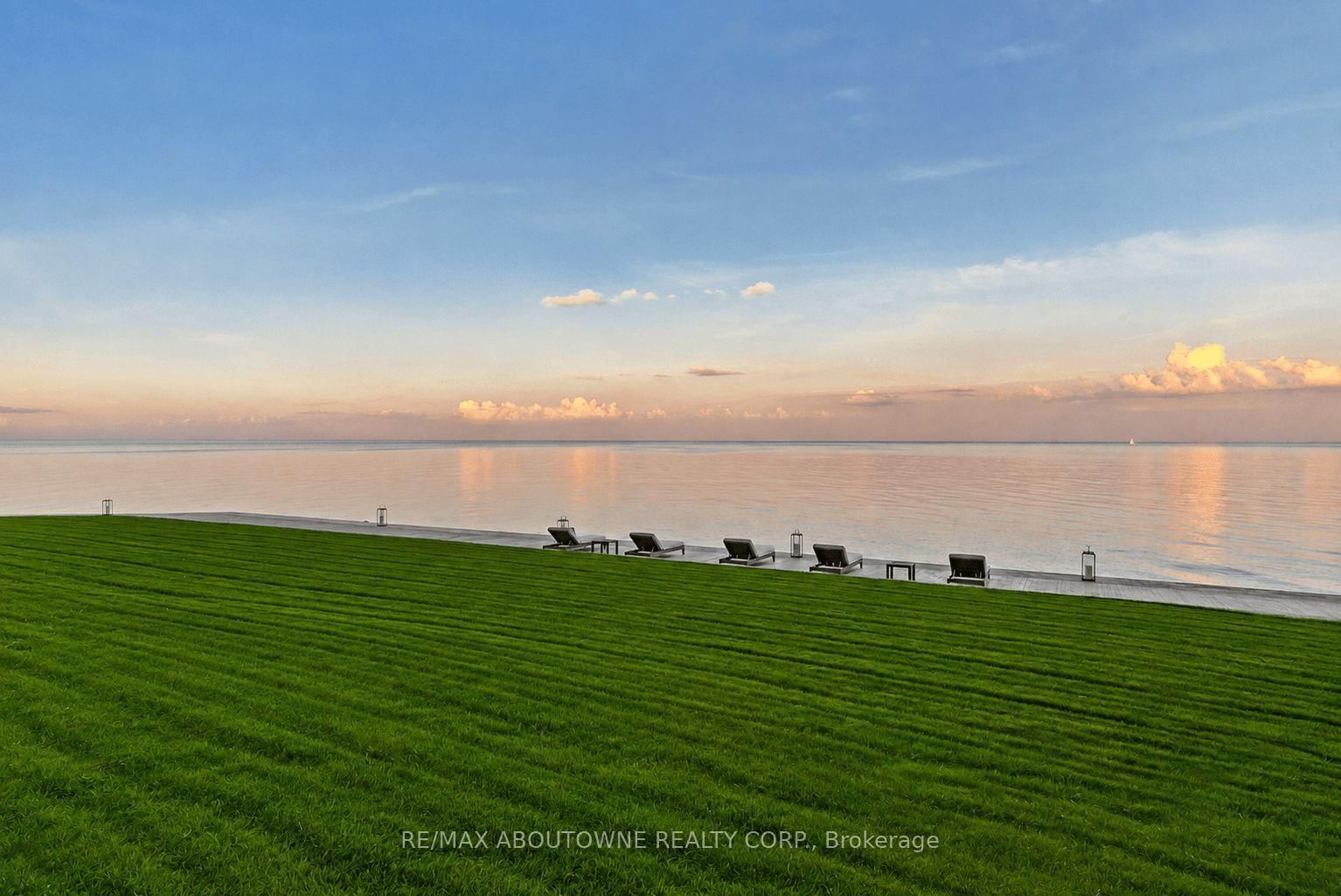 3 Ennisclare Drive E • Oakville, ON photo 8