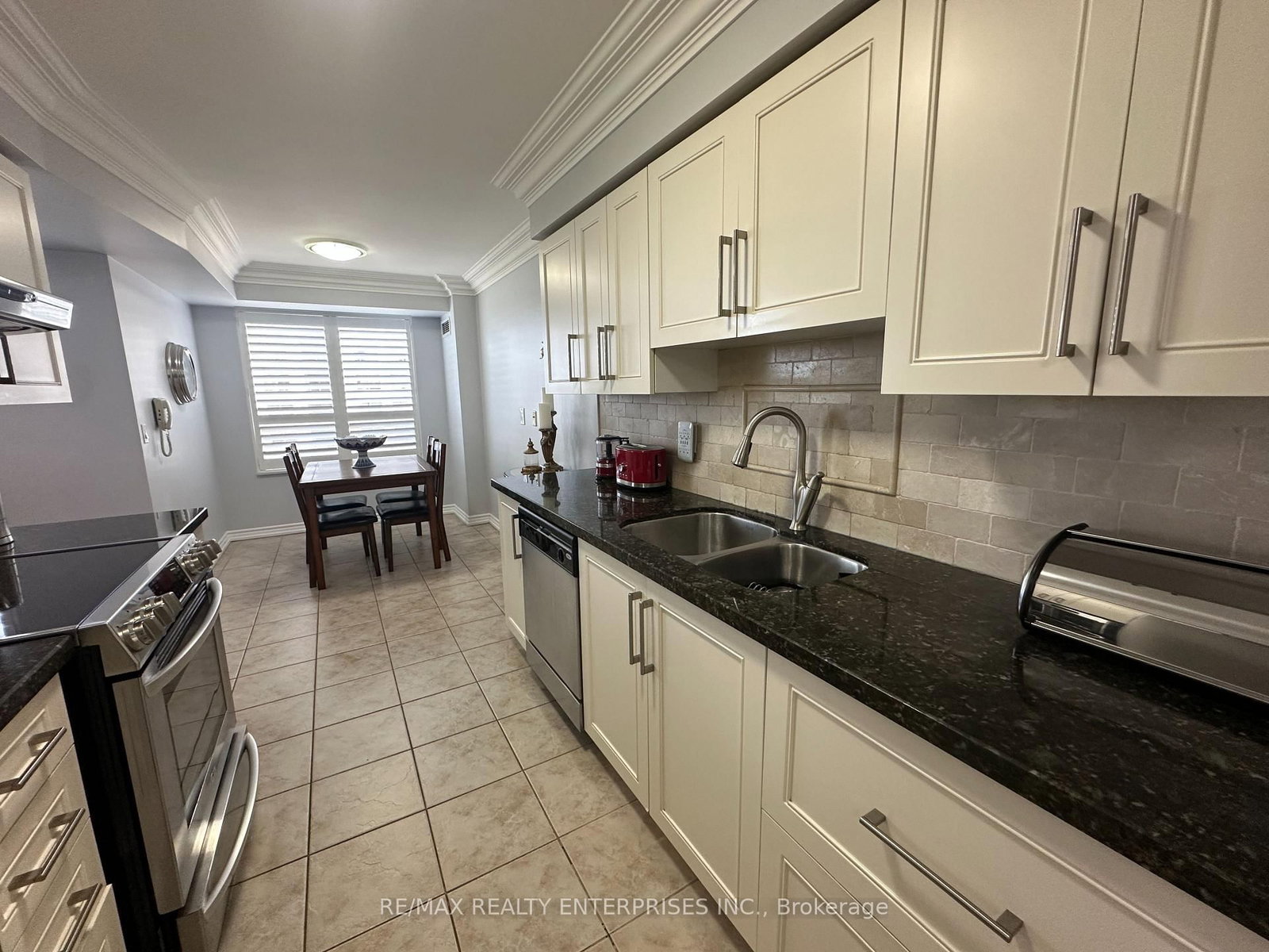 35 Kingsbridge Garden Circle W • #711 • Mississauga, ON photo 16