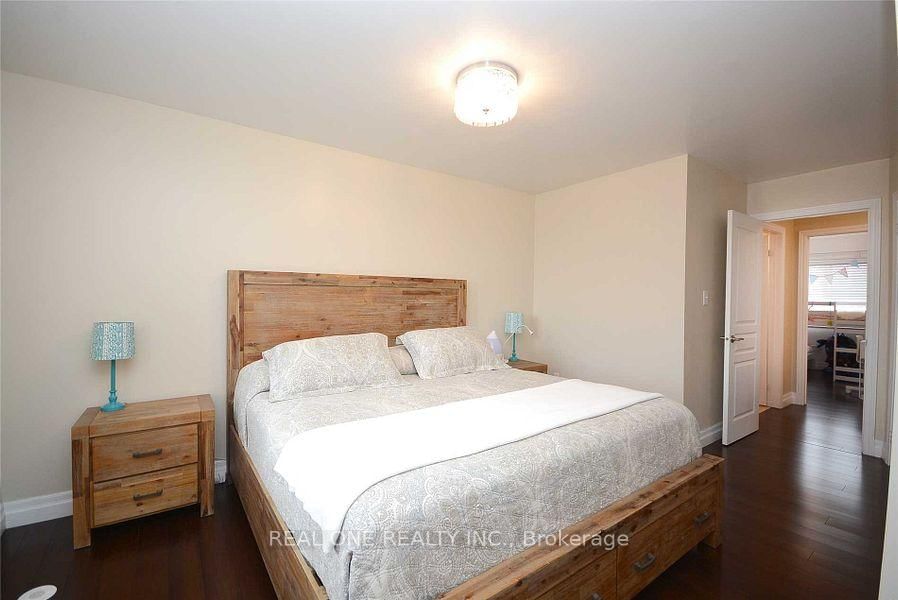 2307 Saddlecreek Crescent • Oakville, ON photo 11