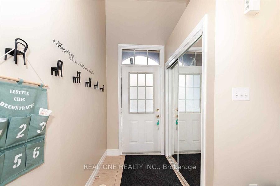 2307 Saddlecreek Crescent • Oakville, ON photo 4