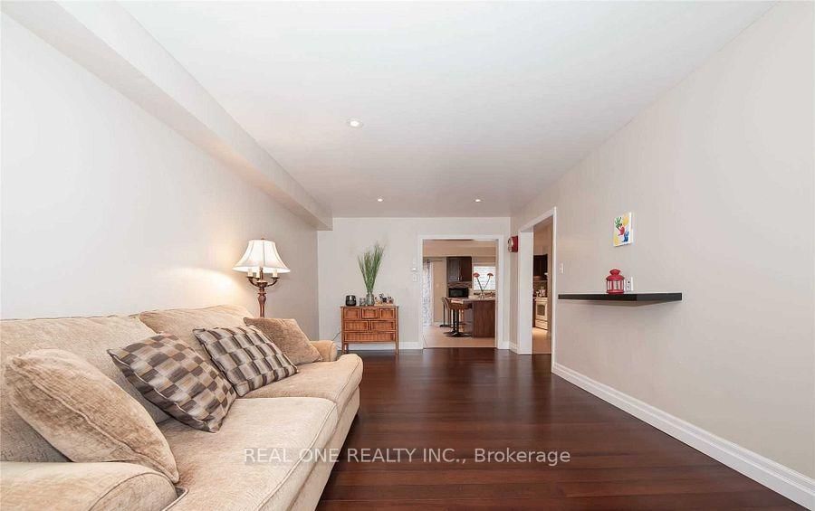2307 Saddlecreek Crescent • Oakville, ON photo 5