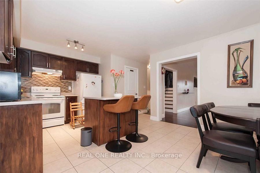 2307 Saddlecreek Crescent • Oakville, ON photo 8