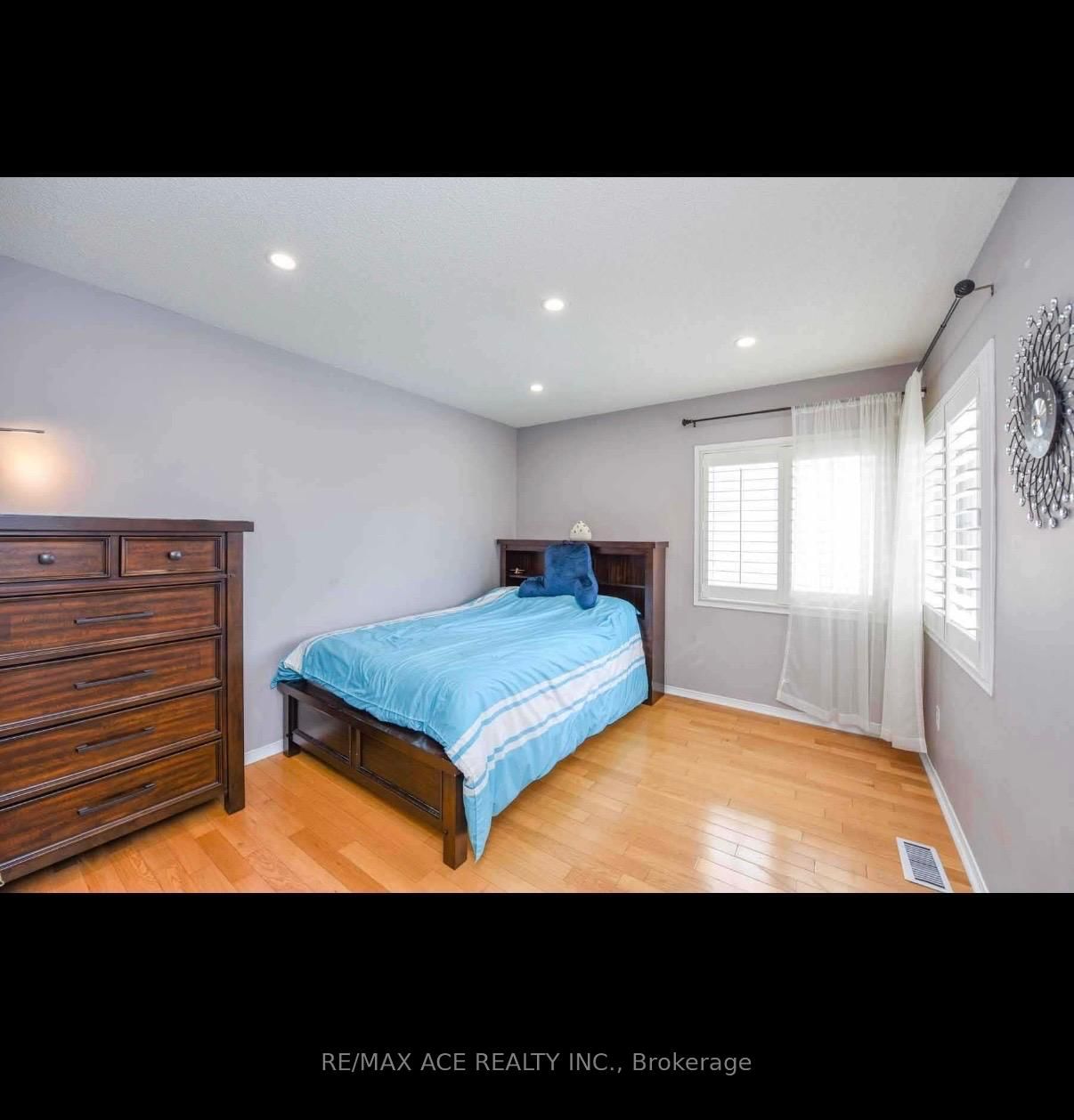 Main-1079 Bluehorn Blvd, Mississauga, view 19