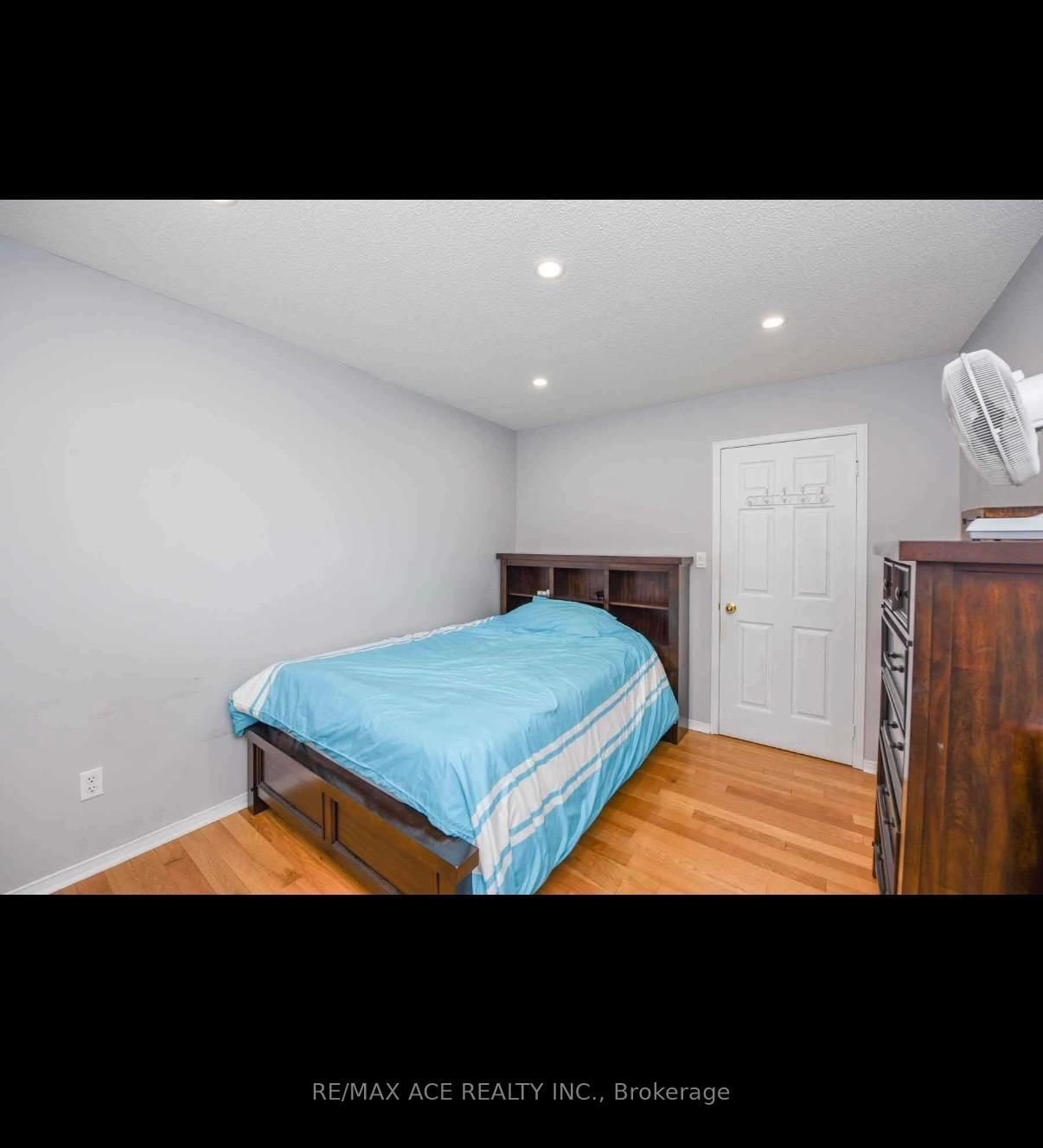 Main-1079 Bluehorn Blvd, Mississauga, view 20