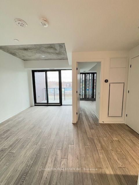 413 - 2625 Dundas Street W