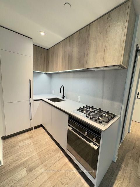 413 - 2625 Dundas Street W