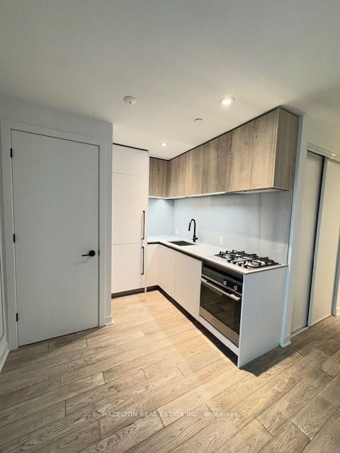 413 - 2625 Dundas Street W