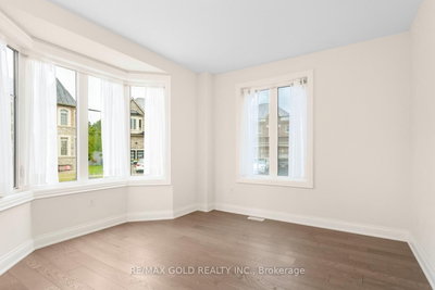 15 Farringdon Crescent • Brampton, ON photo 8