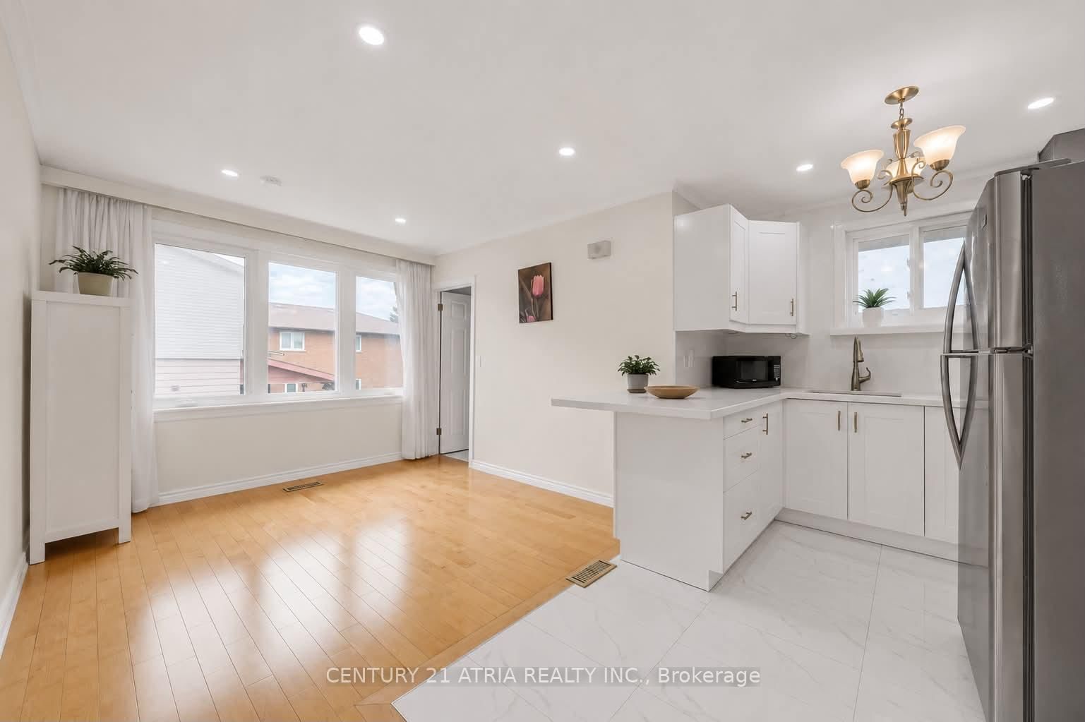 110 Harding Avenue • Toronto, ON photo 14