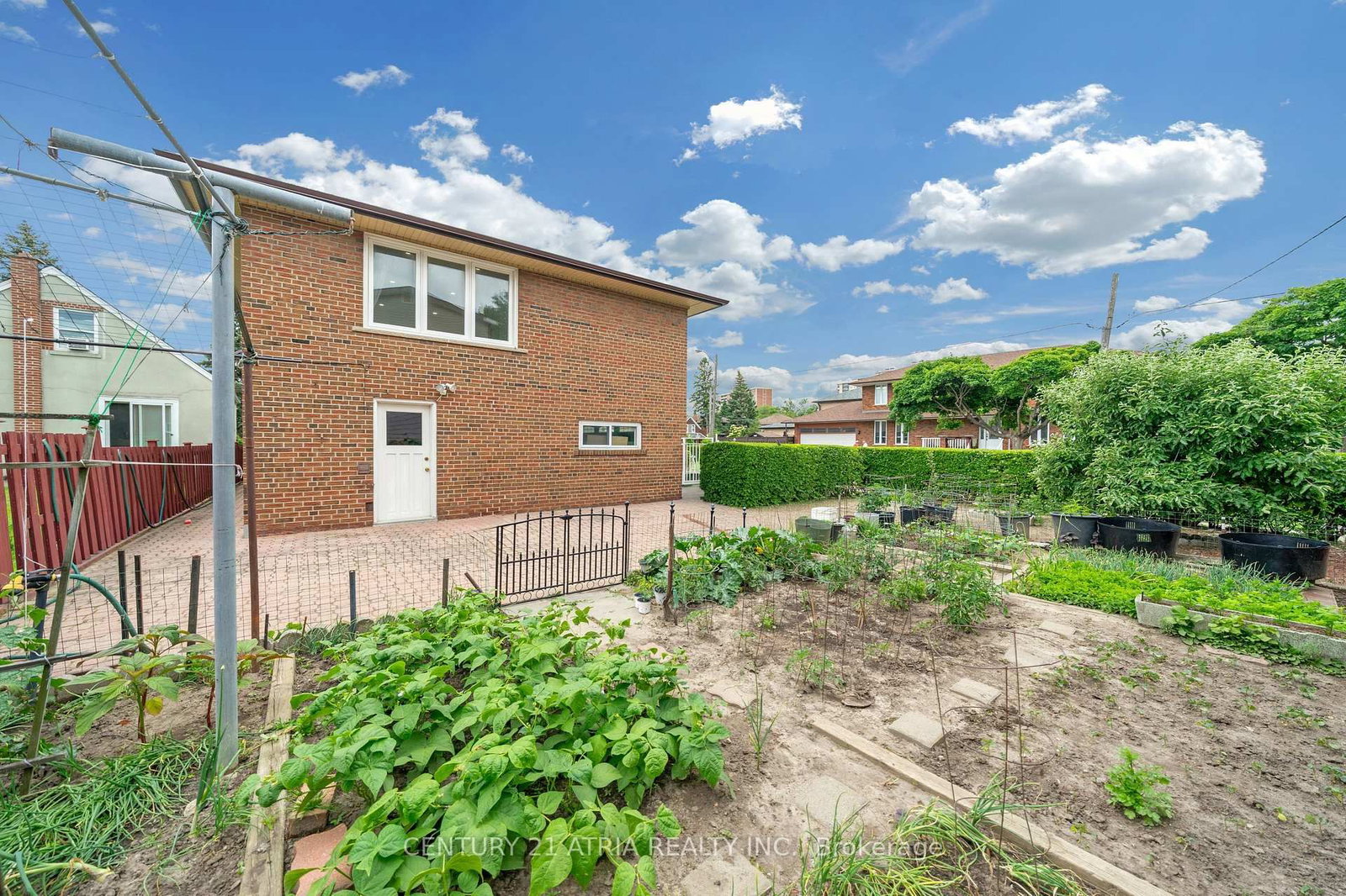 110 Harding Avenue • Toronto, ON photo 31