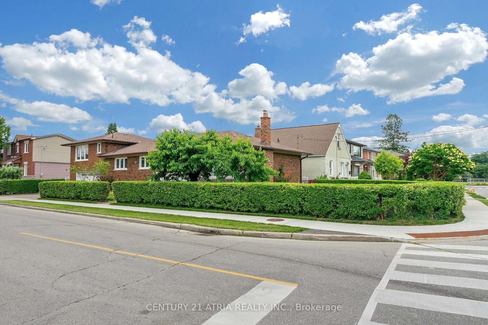 110 Harding Avenue • Toronto, ON photo 33